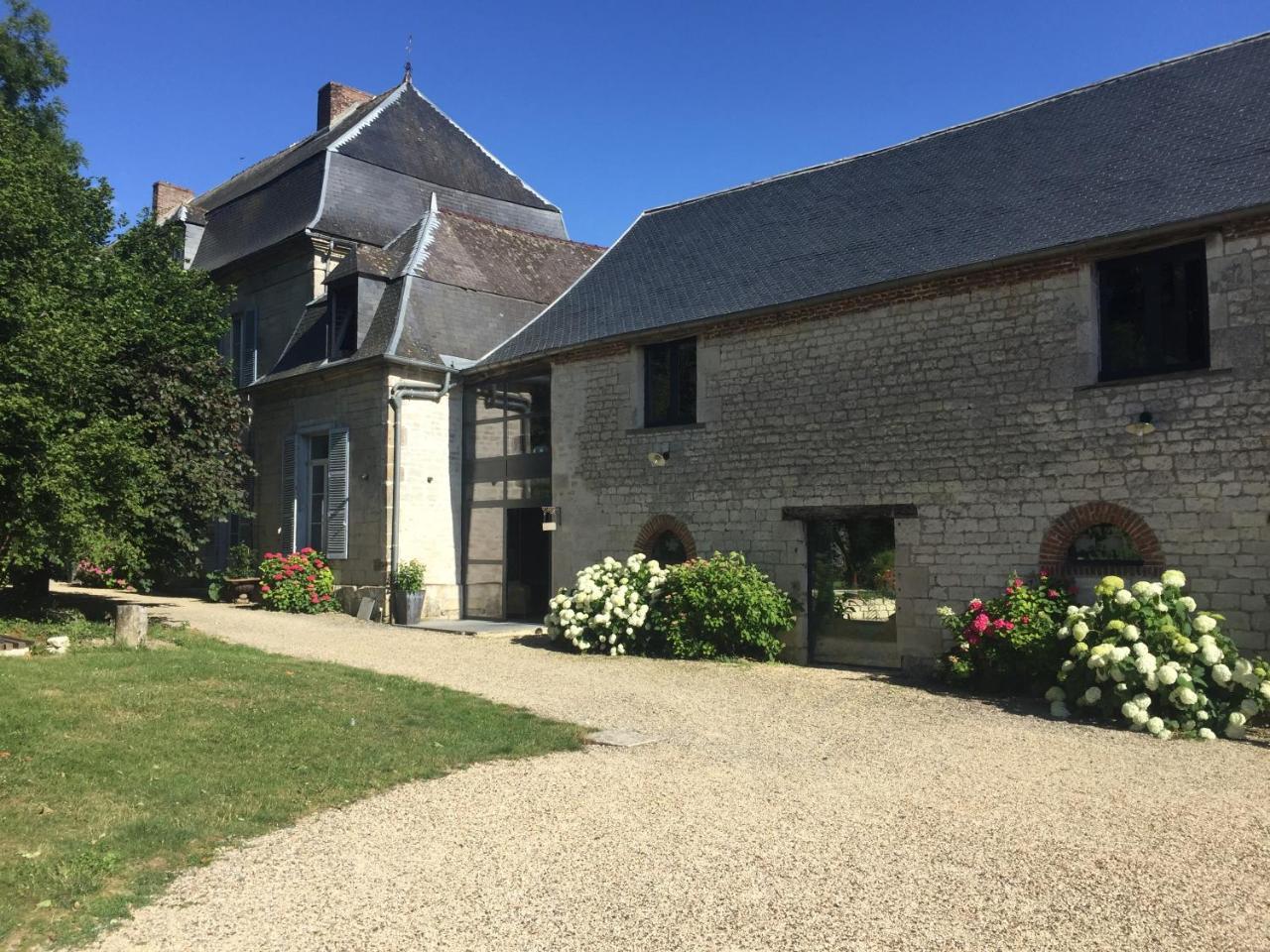 Chateau De Clermont Bed & Breakfast Exterior photo